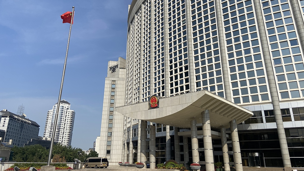 外交部:又有470余名中国公民在中国驻伊朗使领馆的组织下安全撤离 外交部:又有470余名中国公民在中国驻伊朗使领馆的组织下安全撤离