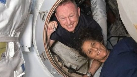 SpaceX飞船成功接驳国际空间站,将接回两名美国宇航员 SpaceX飞船成功接驳国际空间站,将接回两名美国宇航员