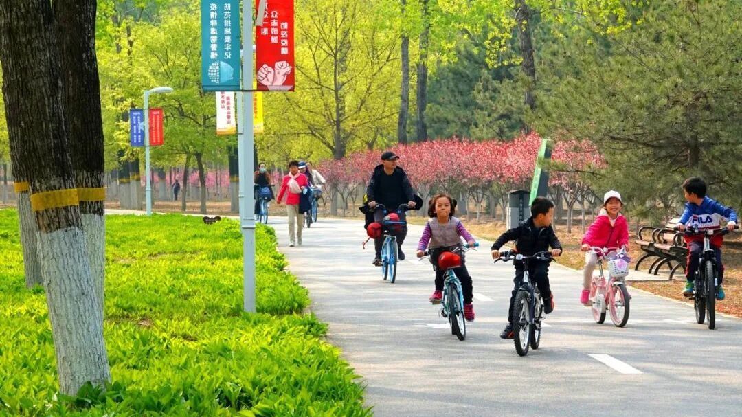 四月春光无限好，牵着小手去发现——