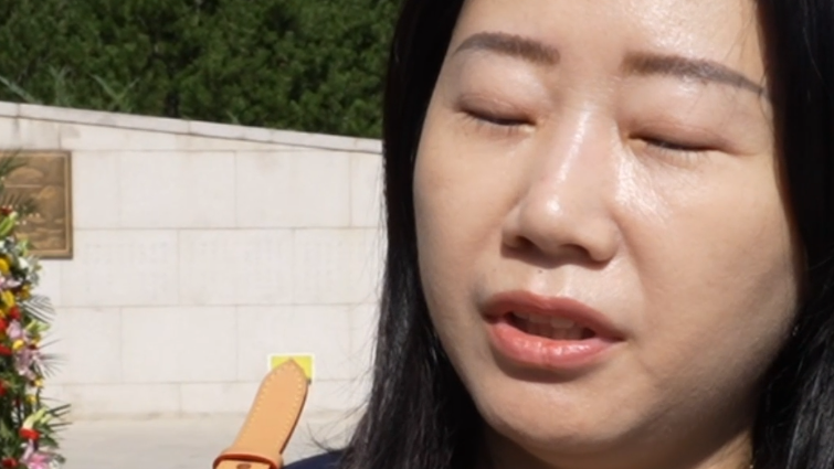 《沉默的荣耀》热播 市民前来缅怀，市民看到了第20集就不敢再往下看