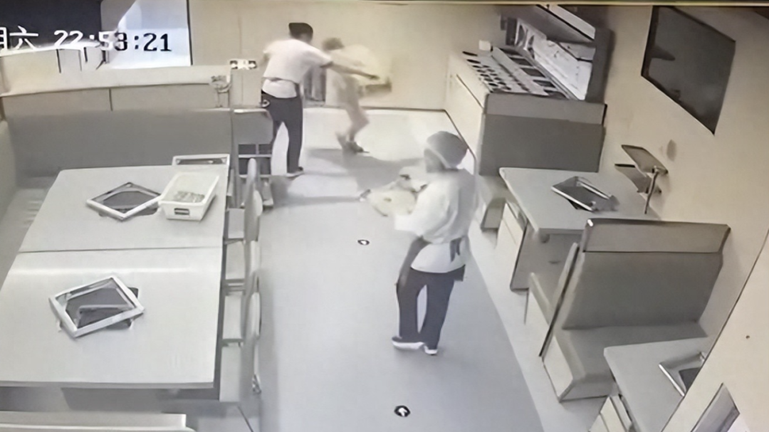 男童在海底捞被烫伤,父母的责任与商家义务到底该如何划分? 男童在海底捞被烫伤,父母的责任与商家义务到底该如何划分?