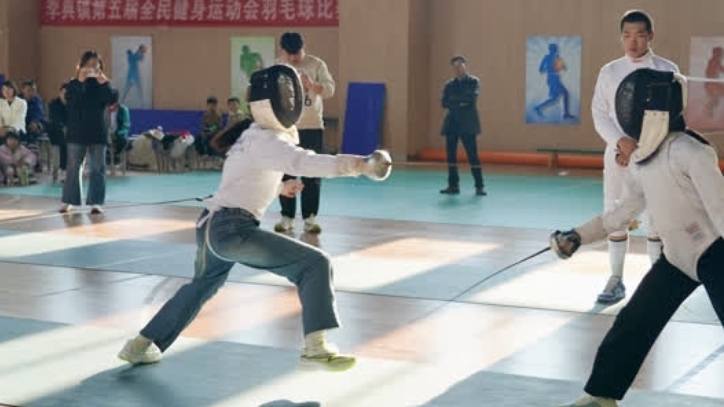 零距离接触！击剑冠军走进扬州这所小学