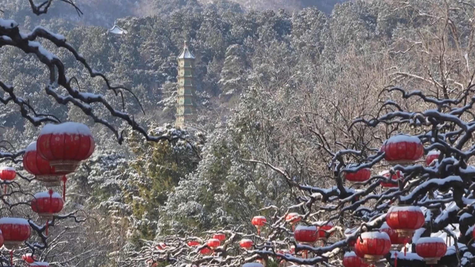 初春北京再现“西山晴雪”