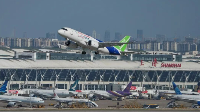 C919高原型首架机开展首次飞行试验