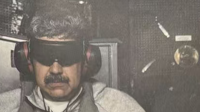 特朗普发布马杜罗在美国军舰上戴手铐、双眼被黑布蒙住照片