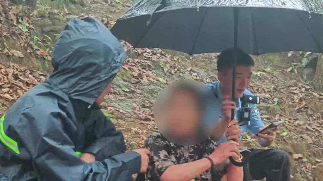 采菇之旅突发险情，进山采菌遭野蜂围攻！怀柔消防冒雨紧急救援