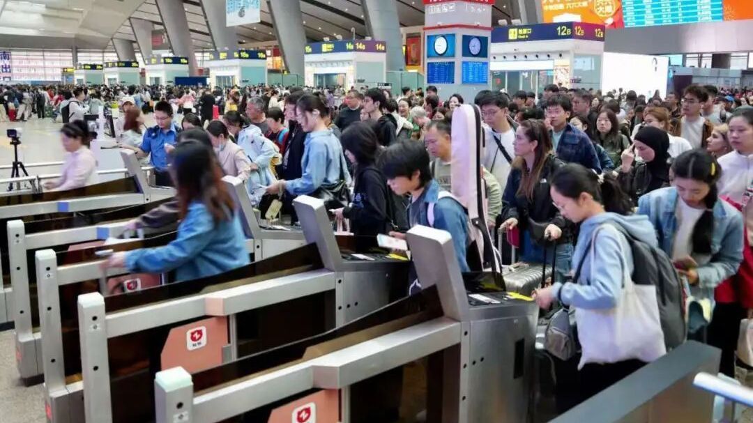 10月8日,国铁北京局共计发送旅客151.5万人次 10月8日,国铁北京局共计发送旅客151.5万人次