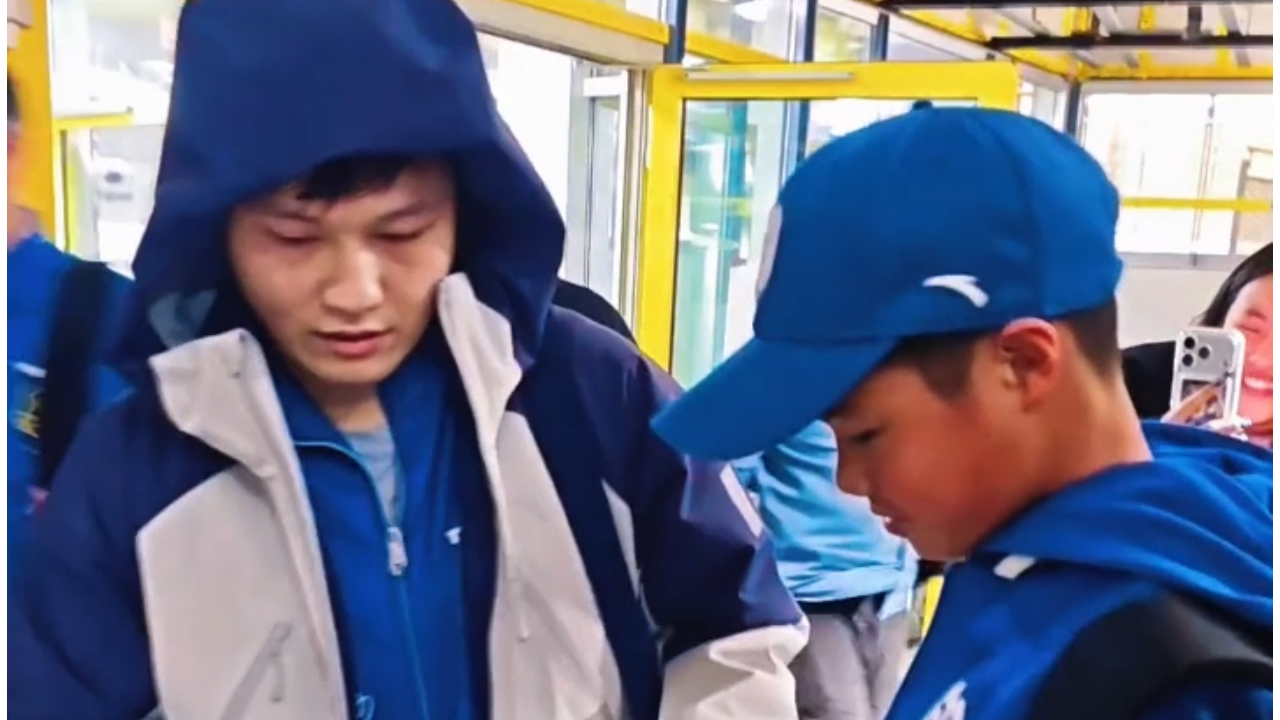 樊振东暖心小球迷签名 小球迷家属随后发文致谢 称孩子激动了整晚 樊振东暖心小球迷签名 小球迷家属随后发文致谢 称孩子激动了整晚