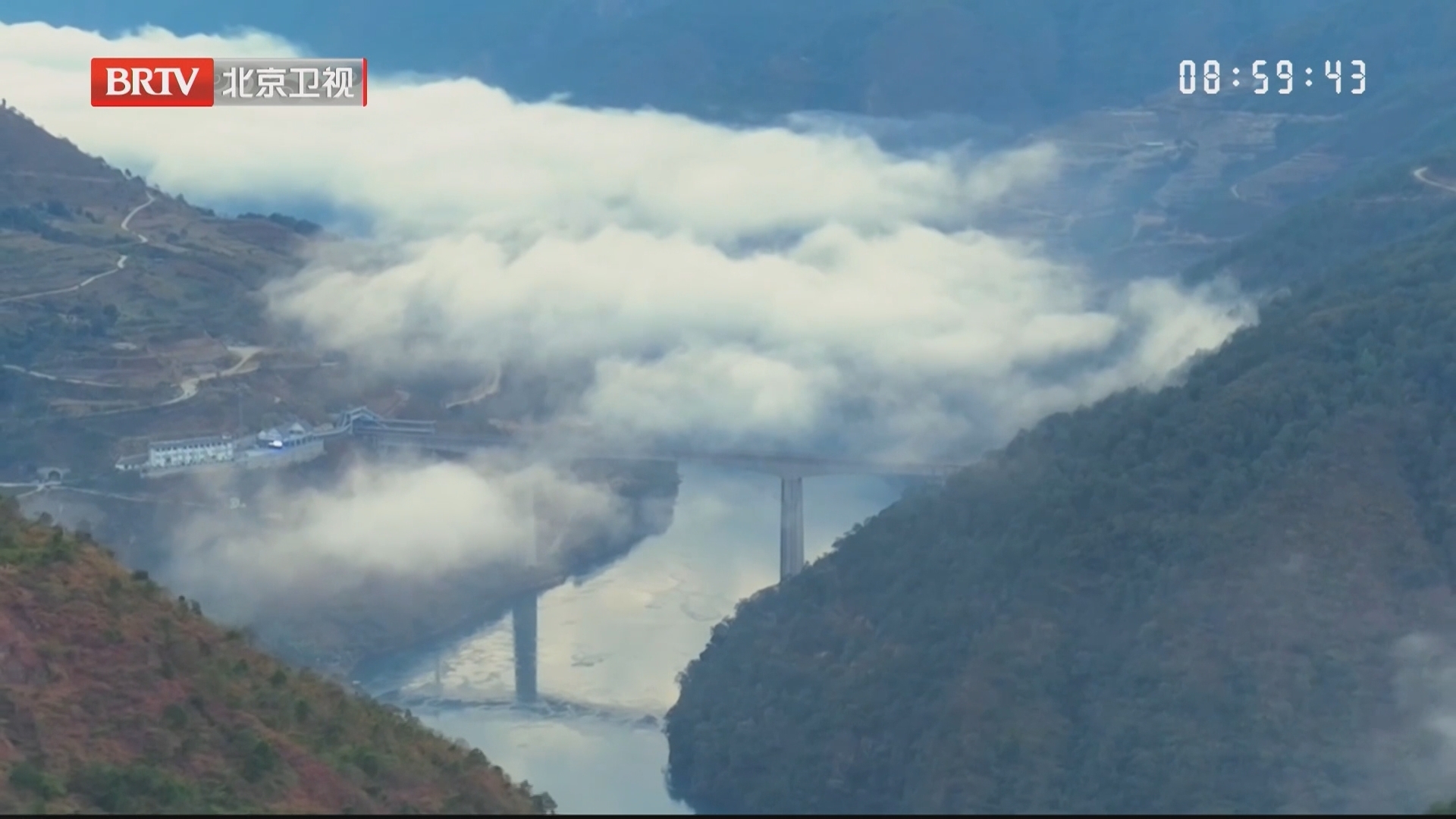 在高原峡谷 邂逅冬日“醉美”云海