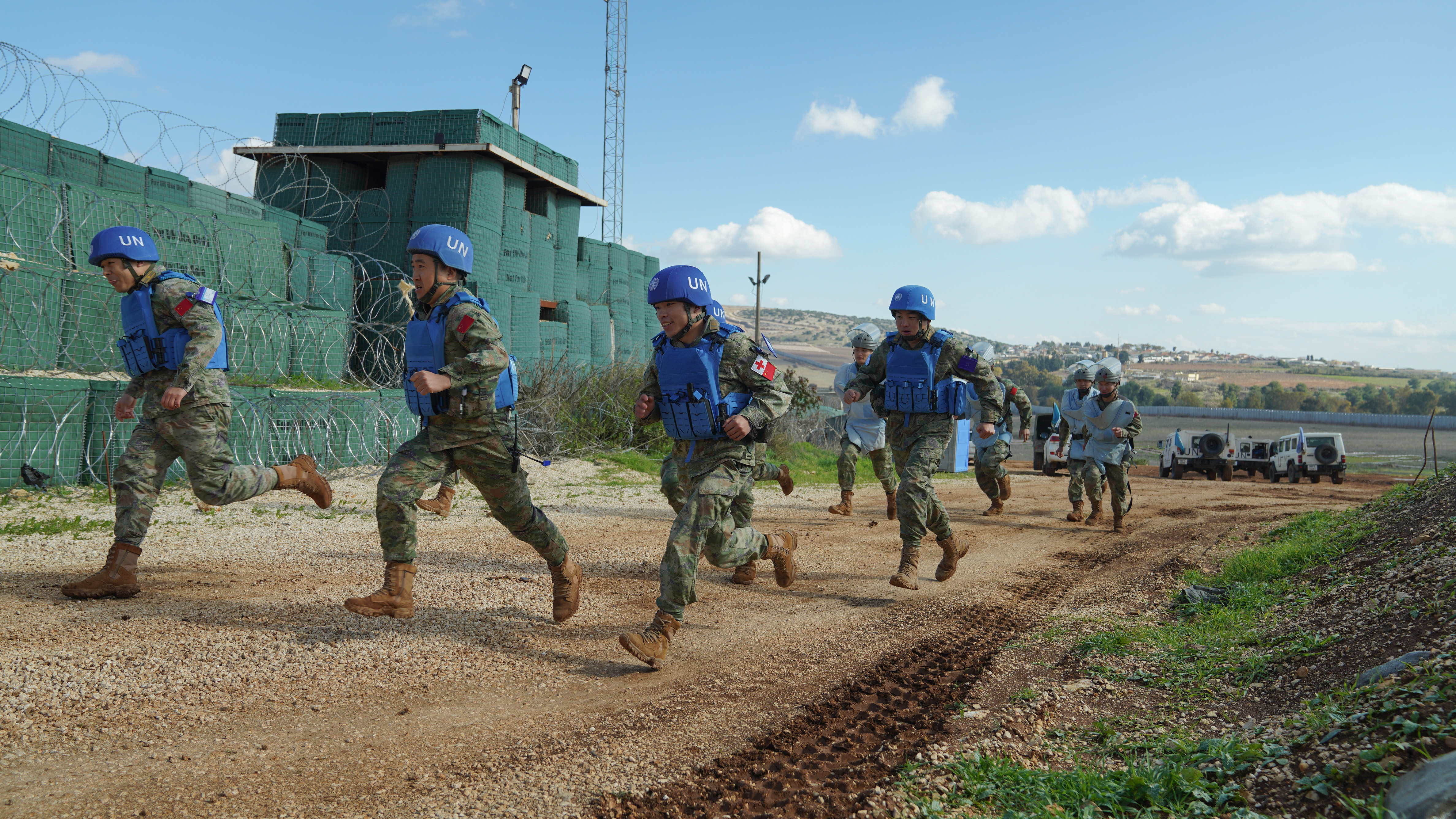 第24批赴黎维和部队与多国维和官兵联合开展应急演练