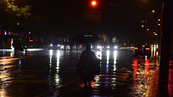 北京城区已达暴雨量级，两站累计降雨量超100毫米