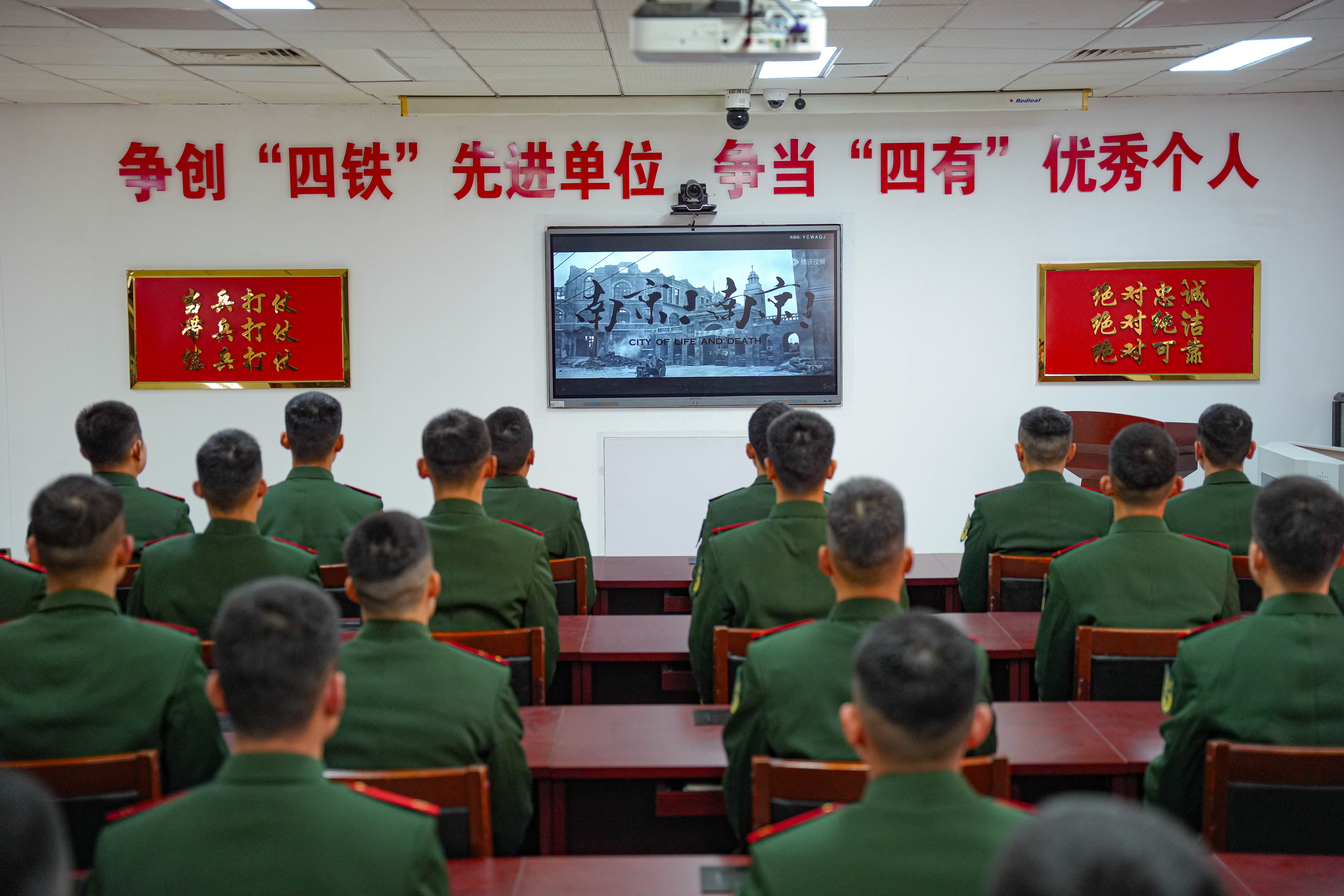 国家公祭日:武警官兵用这样的方式铭记历史! 国家公祭日:武警官兵用这样的方式铭记历史!