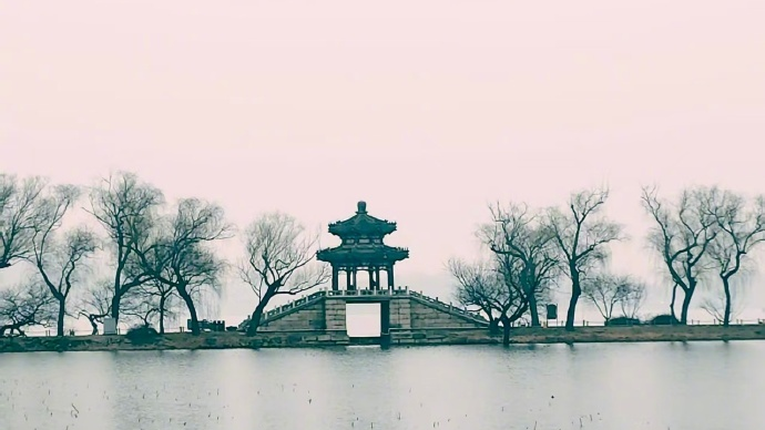 春雨下的颐和园美成了水墨长卷