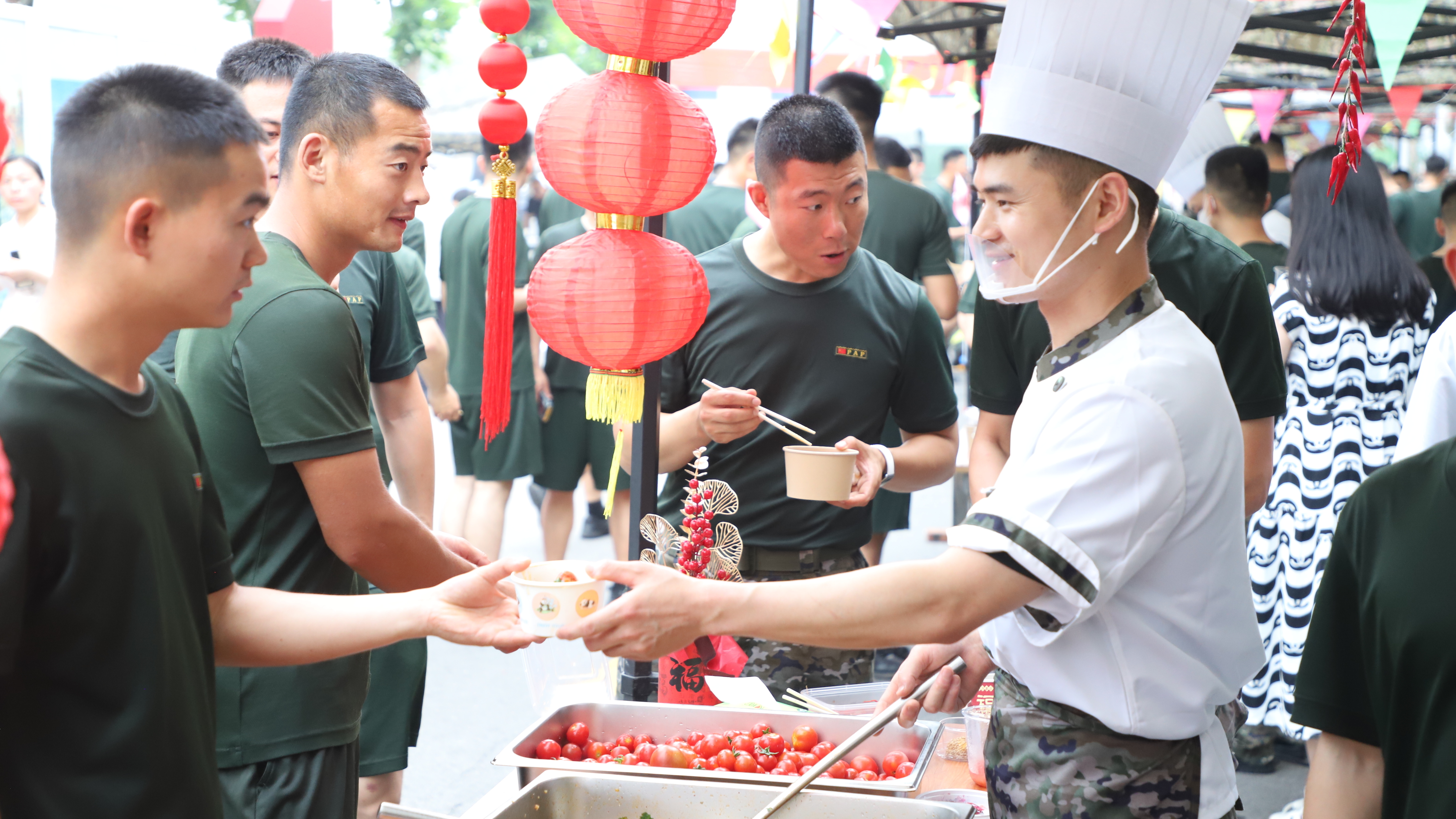军营美食音乐节,吃出满满归属感 军营美食音乐节,吃出满满归属感