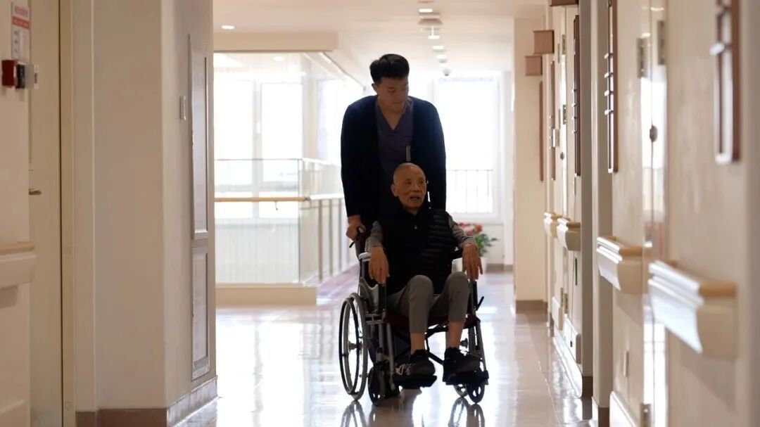 【中国梦365个故事】未老先懂老？养老院来了年轻人
