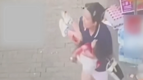三岁男童被大理石桌砸中身亡,家属:隐患早被反映过却无人整改。出事才撤桌,安全管理不是“事后补票” 三岁男童被大理石桌砸中身亡,家属:隐患早被反映过却无人整改。出事才撤桌,安全管理不是“事后补票”
