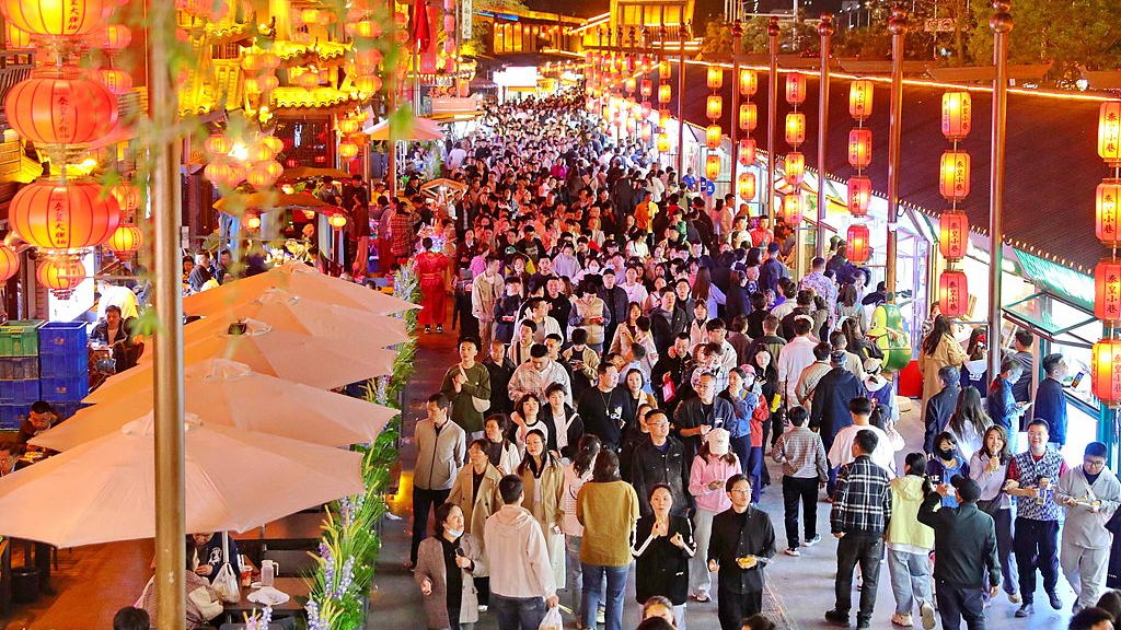 从买商品到享体验 “情绪经济”如何成为消费新引擎？