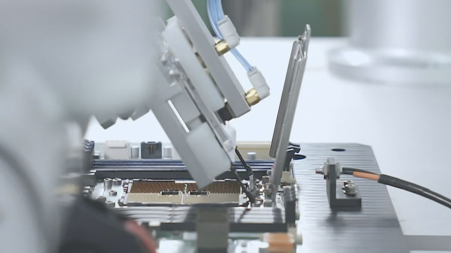 中国大陆自主研发设计的首款3纳米制程芯片在北京发布 中国大陆自主研发设计的首款3纳米制程芯片在北京发布