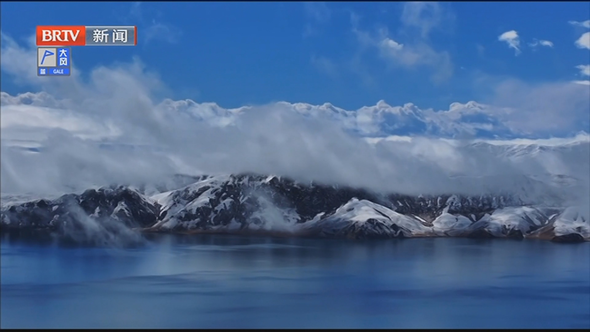 青海玛多：冬格措纳湖冬景迷人