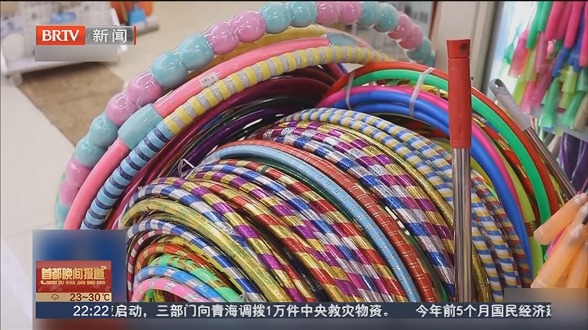 呼啦圈过重会使撞击压强大幅增加