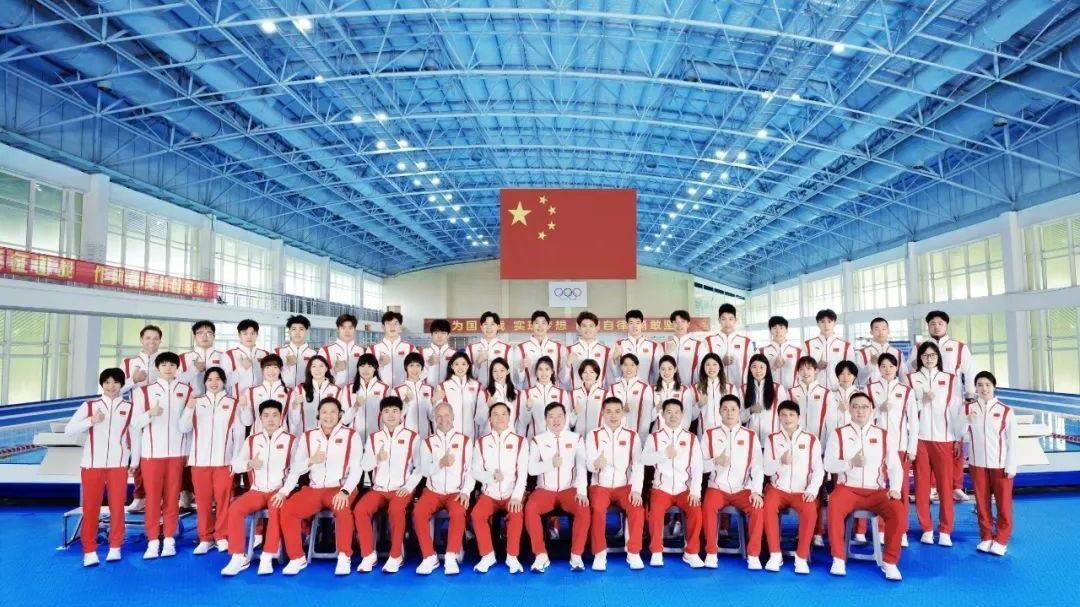 中国游泳队启程出征巴黎奥运会