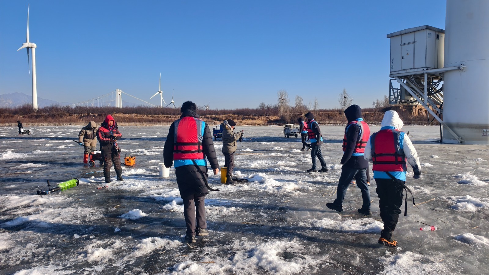 陆空联动！官厅水库集中整治冰上危险行为