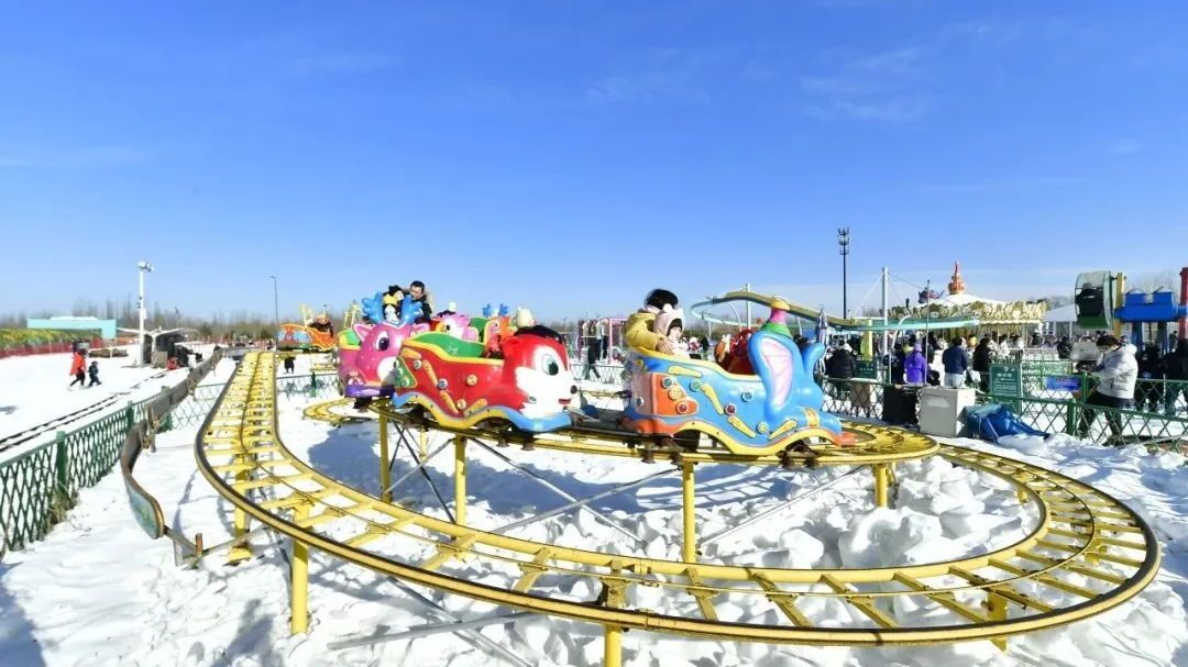 快来副中心玩冰滑雪！200米长的大滑梯超过瘾~
