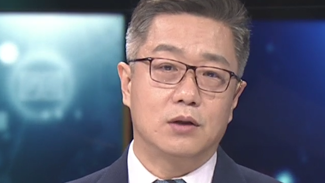 凤凰传奇曾毅回应不雅手表争议，评论：这种不走脑的应答比戴表更不妥