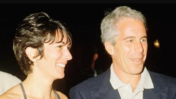 爱泼斯坦前女友马克斯韦尔接受美国国会质询