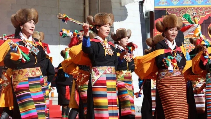 新春走基层丨雅砻“村晚”闹新春 新春走基层丨雅砻“村晚”闹新春