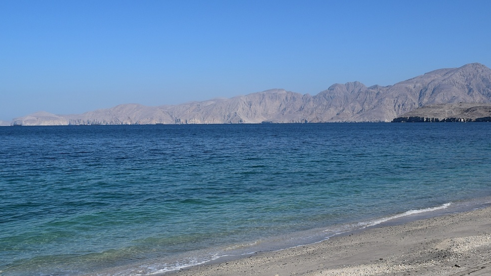 特朗普再次威胁伊朗打开霍尔木兹海峡