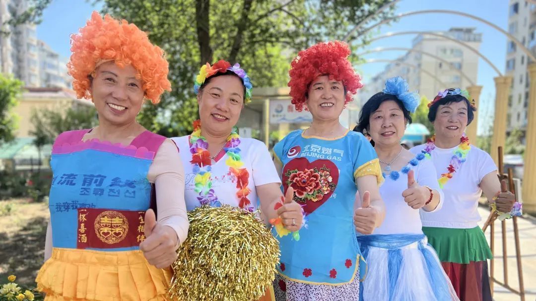 龙山街道搞了场时装秀~