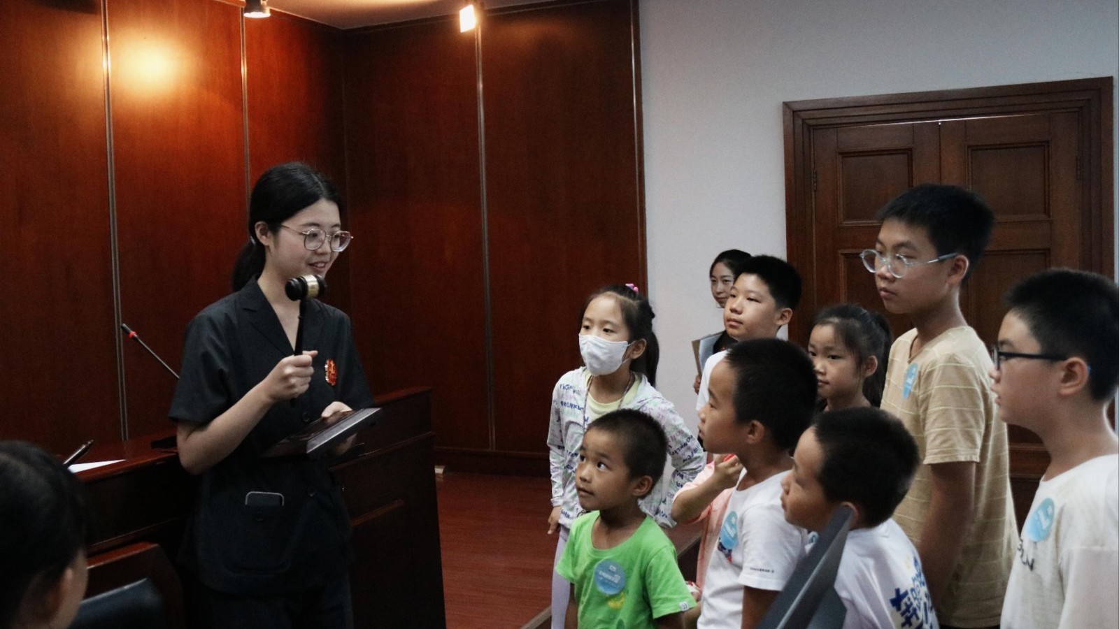 “零距离”旁听庭审 三间房青少年感受“沉浸式”普法