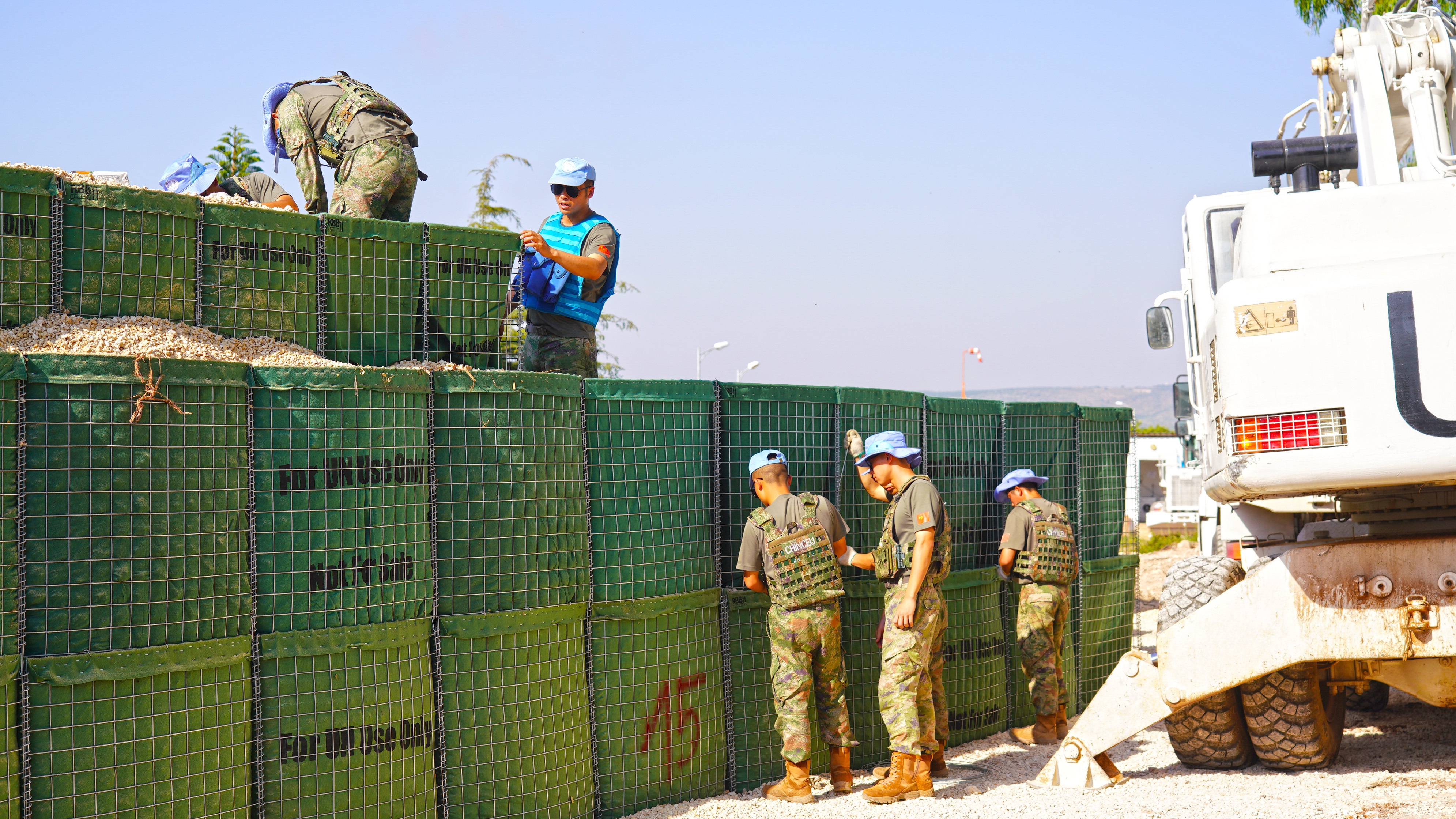 我赴黎维和建筑工兵分队高标准完成维和友军防御工事构筑任务获好评 我赴黎维和建筑工兵分队高标准完成维和友军防御工事构筑任务获好评
