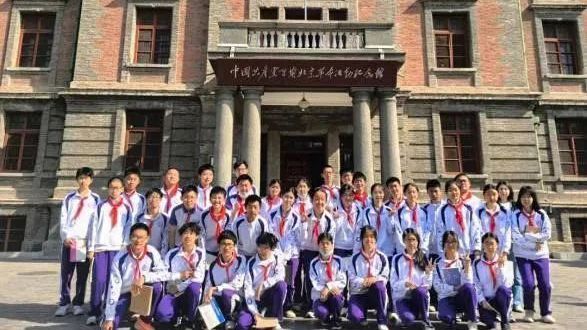 清华附中永丰学校师生走进北大红楼，追寻红色足迹、传承红色基因