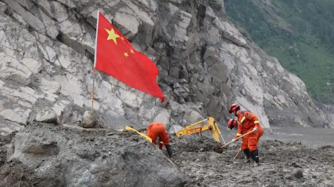 消防救援队伍在吉隆泥石流受灾区域持续深化“六区一线”精细化搜寻 消防救援队伍在吉隆泥石流受灾区域持续深化“六区一线”精细化搜寻