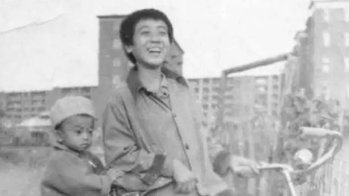 想不到的辛酸：于和伟童年时曾经捡煤渣！