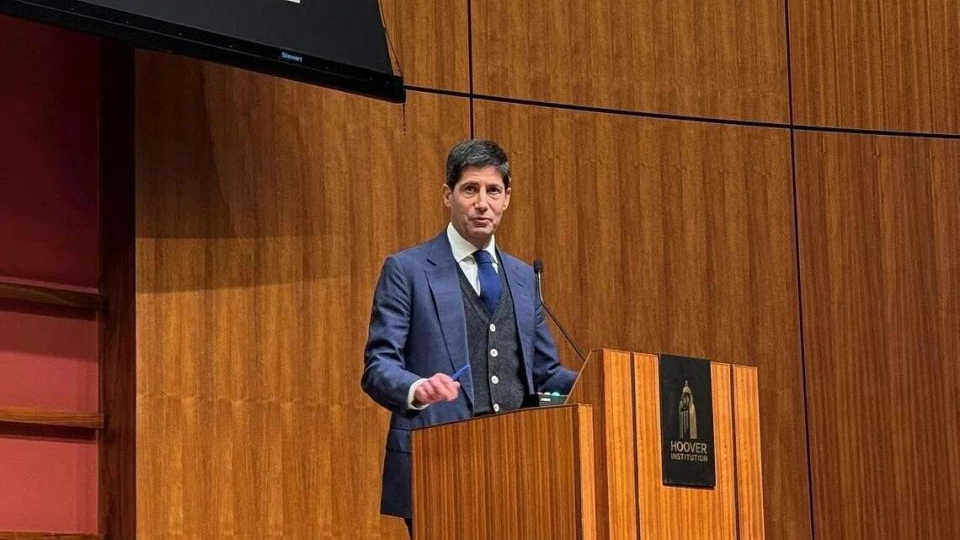 特朗普提名沃什执掌美联储，为何造成黄金白银暴跌？