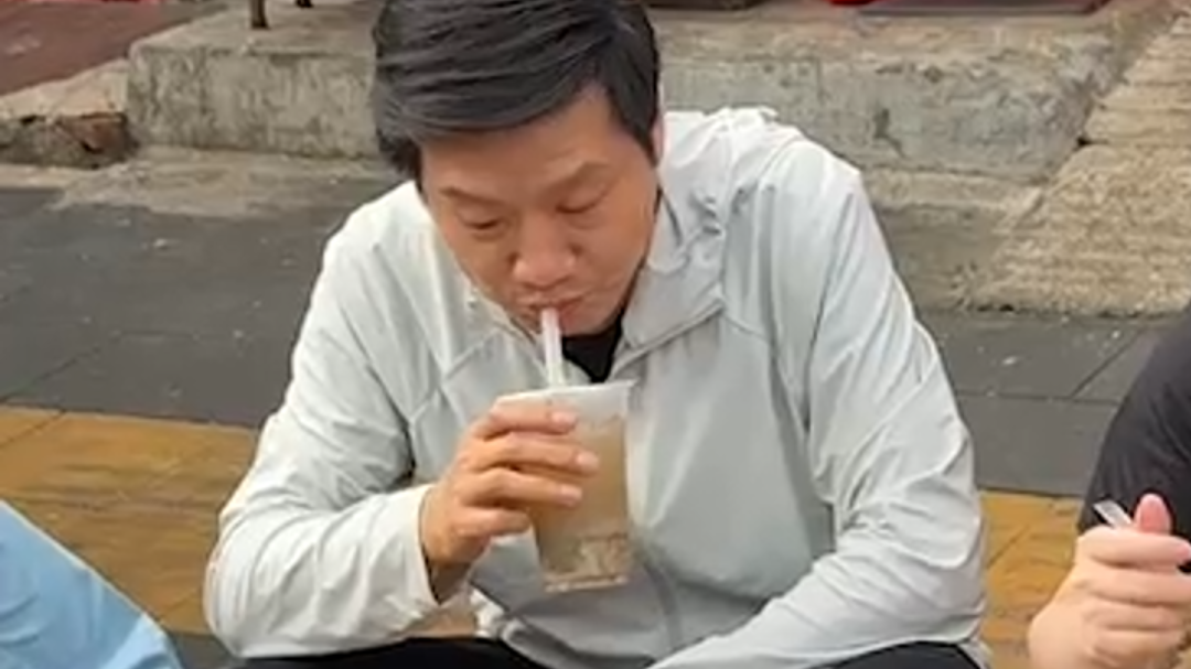 雷军在武汉过早 经典过早“三件套”再配上绿豆汤
