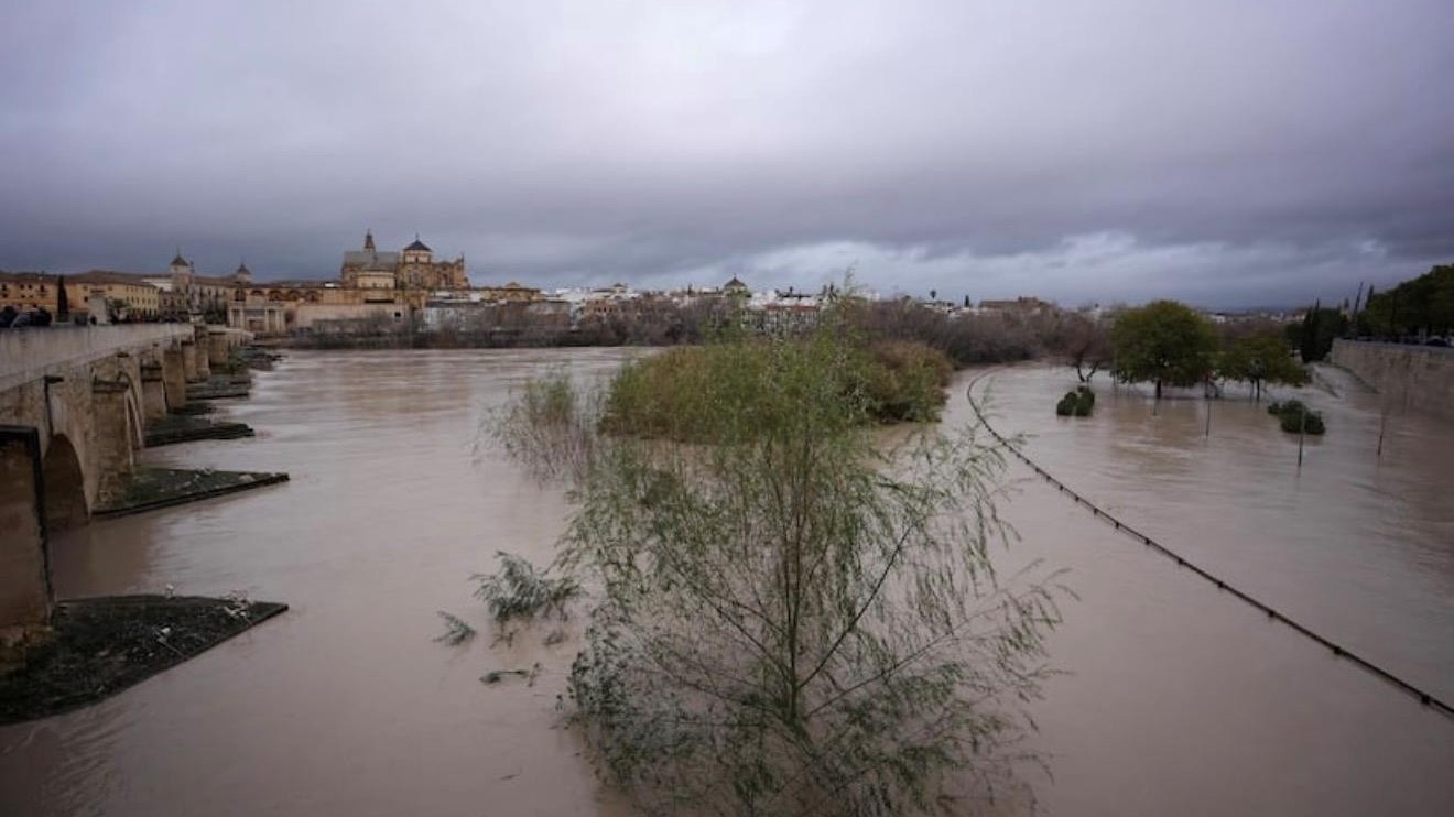 西班牙南部遭风暴侵袭 超1.1万人被迫撤离家园 西班牙南部遭风暴侵袭 超1.1万人被迫撤离家园