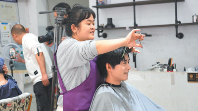 热评丨发型师那么多,为何她能火? 热评丨发型师那么多,为何她能火?