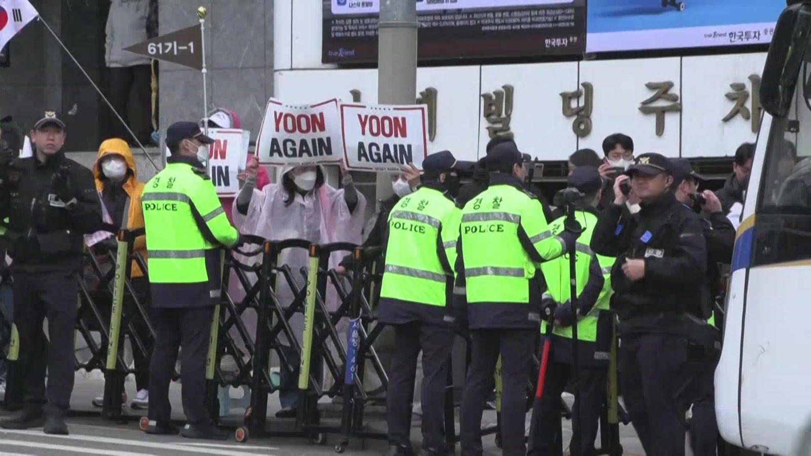 尹锡悦涉内乱刑事案件首次庭审启动 尹锡悦涉内乱刑事案件首次庭审启动