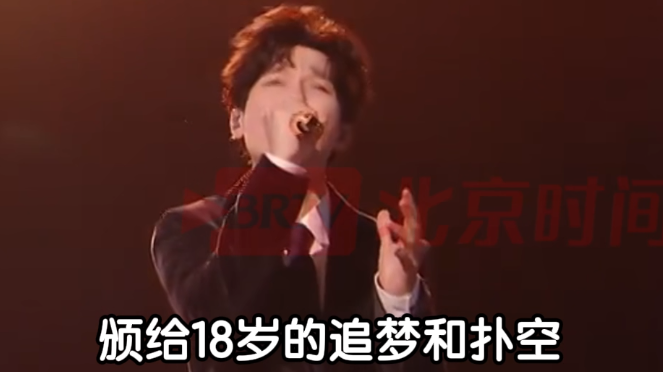 陈楚生在《歌手2025》舞台首唱原创《获奖之作》 陈楚生在《歌手2025》舞台首唱原创《获奖之作》