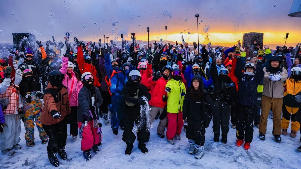 “开板”一个月崇礼雪场客流超50万人次,三地雪友乐享新体验 “开板”一个月崇礼雪场客流超50万人次,三地雪友乐享新体验