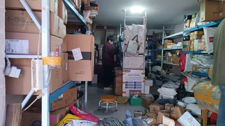 “双十一”快递逐渐进入投递高峰期，各快递公司、快递员全力备战！