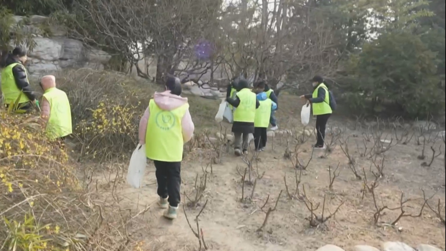 第48个植树节 首都10余万市民参加“绿地大扫除”