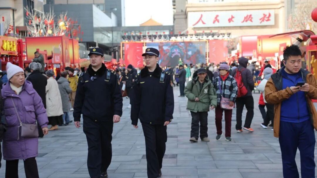 东城城管:智慧调度 街面值守 护航东城新春 东城城管:智慧调度 街面值守 护航东城新春