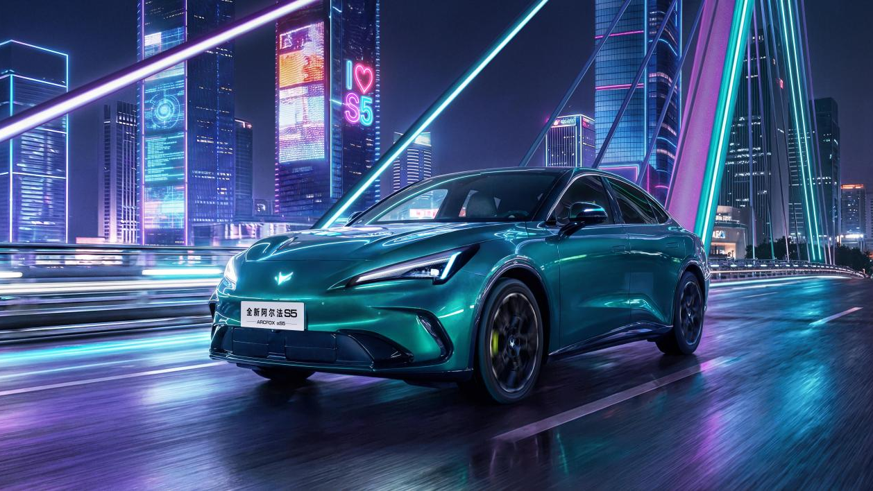 极狐全新阿尔法 S5 开启预售 补贴价 11.28 万起