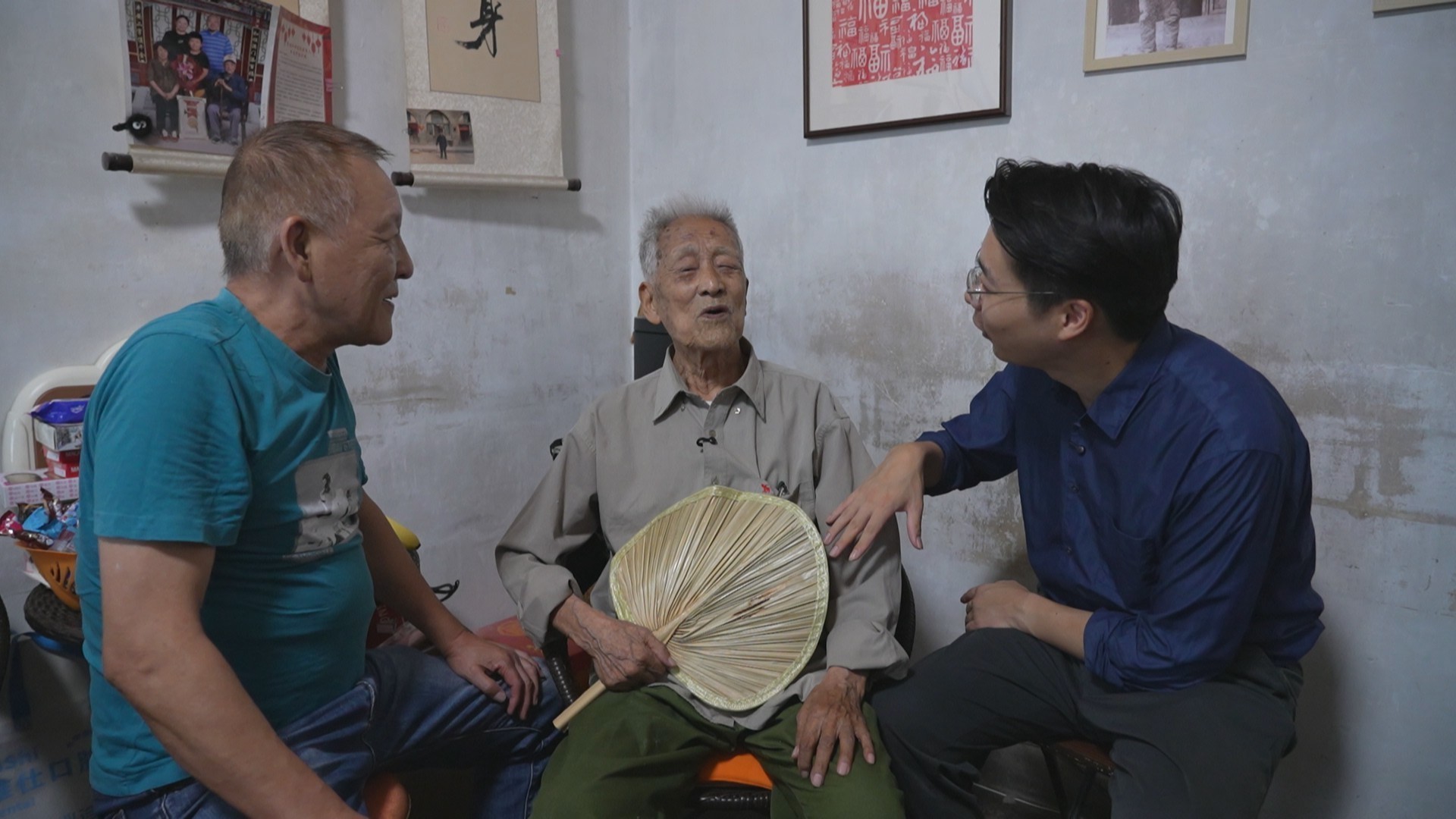 “脑子糊涂了很多同志见过就忘” 103 岁老兵却因糖果记起这位记者