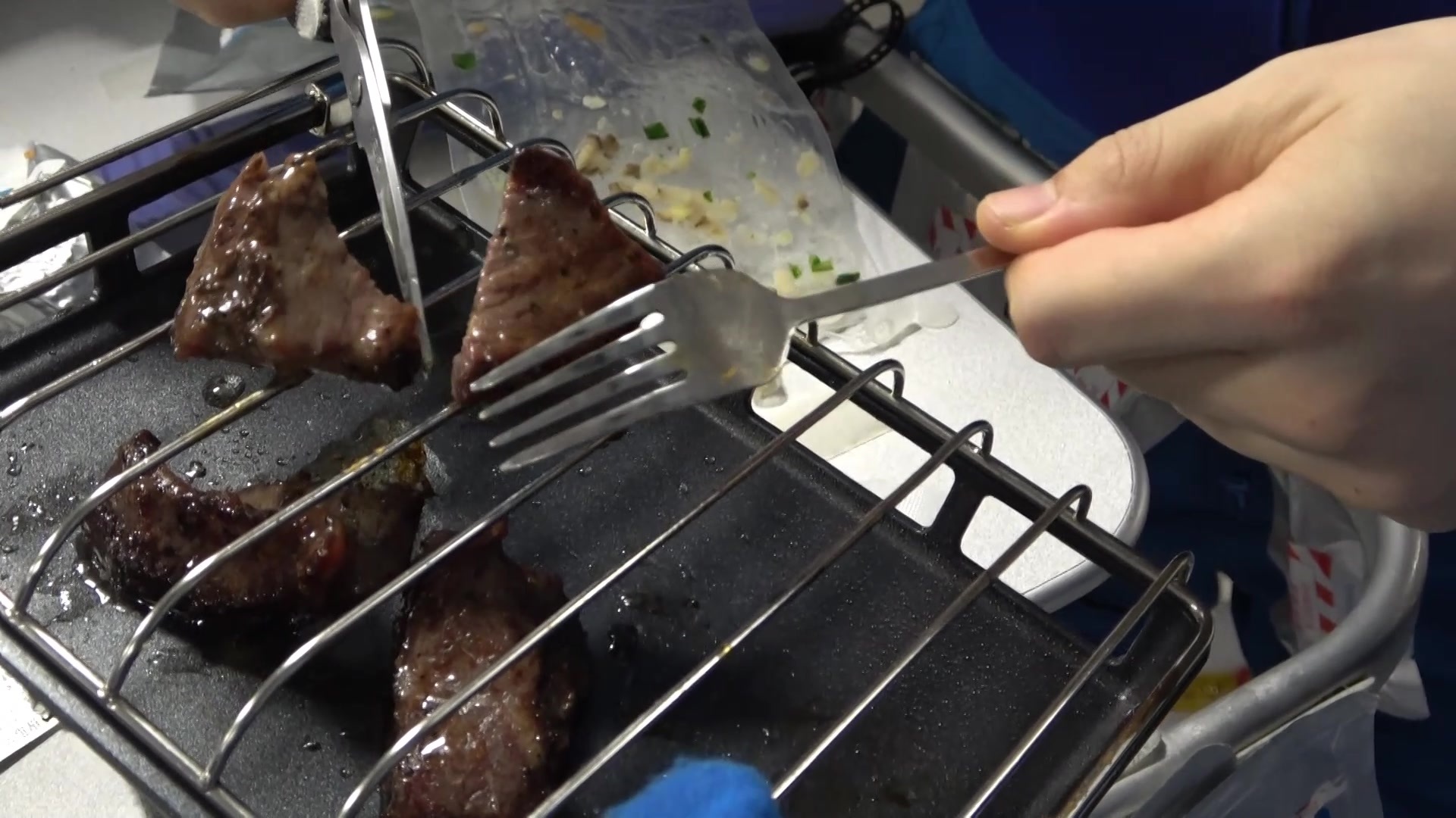 中国空间站的“深夜食堂”直接解锁烧烤模式! 中国空间站的“深夜食堂”直接解锁烧烤模式!